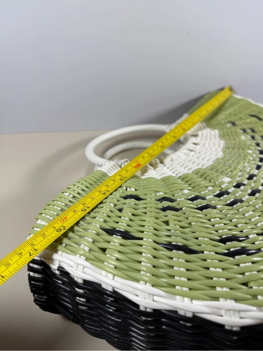 Kiwi Woven Tote in White and Green